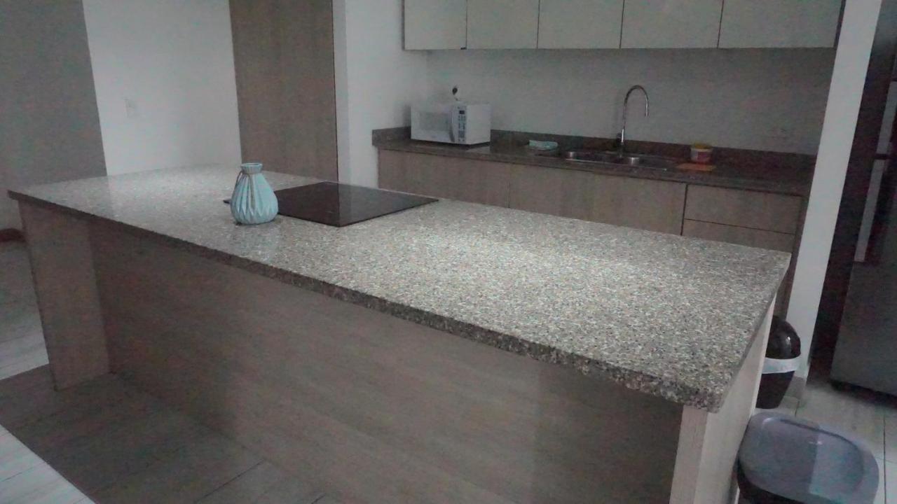 1410 Habitacion En Lujoso Departamento - Atelier Кито Экстерьер фото